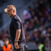 label.aria.barcelonabadge 'Tres puntos eran vitales antes del descanso' El técnico azulgrana reflexiona sobre la ajustada victoria ante el Rayo Vallecano en Liga, la última antes de los compromisos internacionales Primer Equipo label.aria.clock Hace 24 Mins