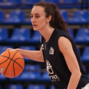 Marta Hermida refuerza la posición central de Perfumerías Avenida hasta final de temporada