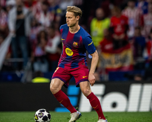 Escudo del FC Barcelona De Jong es el holandés con más partidos en el Barça El centrocampista blaugrana disputará su partido número 292 con el conjunto blaugrana ante el Atlético de Madrid en el primer equipo de la Champions League Publicado hace 54 Minutos