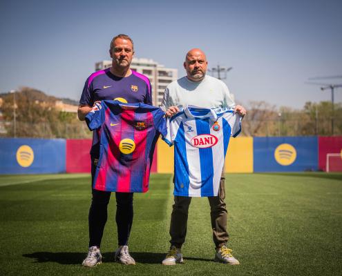 Escudo del FC Barcelona Encuentro entre Flick y Manolo Cortés encuentro entre los entrenadores rivales de cara al derbi Primer Equipo Noticia publicada hace 1 hora