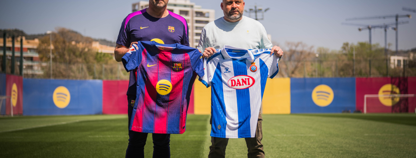 Escudo del FC Barcelona Encuentro entre Flick y Manolo Cortés encuentro entre los entrenadores rivales de cara al derbi Primer Equipo Noticia publicada hace 1 hora