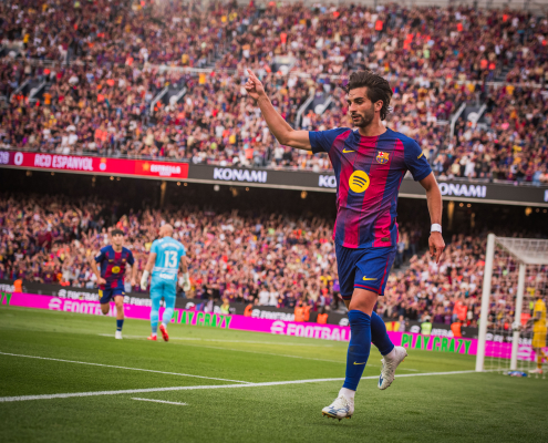 Escudo del FC Barcelona Ferran entre los 50 primeros por goles El delantero español suma ya 62 goles en 201 partidos con el primer equipo del Club Noticia publicada hace 1 hora