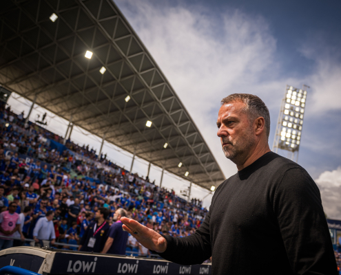 Escudo del FC Barcelona Hansi Flick: 'Lo hicimos muy bien en un estadio complicado' El técnico alemán se mostró encantado con la victoria en Getafe en Liga y con la actuación de su equipo Primer Equipo Fecha de publicación Hace 1 hora