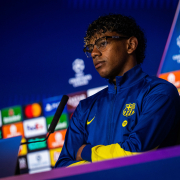 Escudo del FC Barcelona Lamine: 'La remontada no es un milagro' El número 10 del Barça dice que la eliminatoria “no ha terminado” y admite que se inspira en LeBron James de cara al choque en el primer equipo del Metropolitano Noticia publicada hace 3 horas