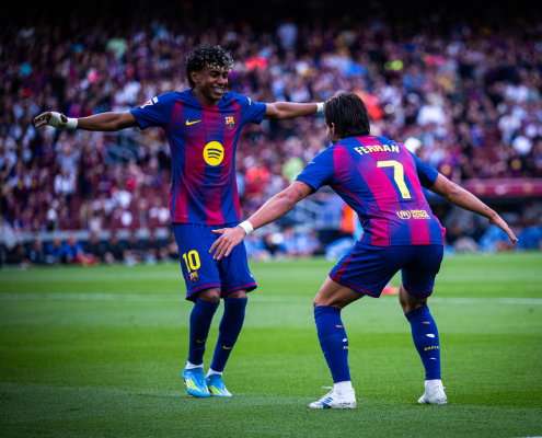 Escudo del FC Barcelona Lamine Yamal: Centenario récord Con sólo 18 años y 272 días, la estrella del FC Barcelona ya acumula 100 partidos ligueros Primer Equipo Publicado noticia hace 11 Min
