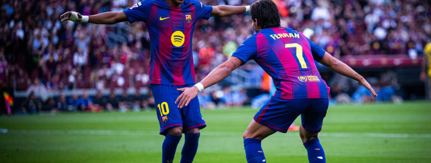 Escudo del FC Barcelona Lamine Yamal: Centenario récord Con sólo 18 años y 272 días, la estrella del FC Barcelona ya acumula 100 partidos ligueros Primer Equipo Publicado noticia hace 11 Min