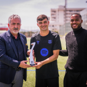 Escudo del FC Barcelona Pedri recibe el premio FIFPro WORLD XI El canario ha recibido el trofeo que le reconoce como uno de los mejores jugadores del mundo de la pasada temporada Primer Equipo Fecha de publicación Hace 1 hora