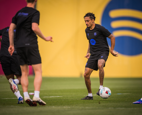 Escudo del FC Barcelona Raphinha, Bernal y Christensen realizan parte de la sesión con la plantilla Tras tres días de descanso en los entrenamientos, el equipo de Hansi Flick empieza a preparar la visita del sábado al primer equipo de Osasuna Fecha de publicación Hace 29 minutos