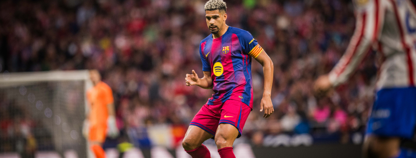 label.aria.barcelonabadge Las actualizaciones médicas de Bernal y Araujo estarán disponibles para el partido del miércoles contra el Atlético de Madrid, mientras que el centrocampista sufre un esguince en el tobillo izquierdo Primer Equipo label.aria.clock hace 1 hora