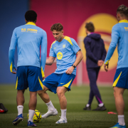 label.aria.barcelonabadge Sesión con los internacionales Todos los jugadores menos Raphinha volvieron al entrenamiento del jueves Primer Equipo label.aria.clock Hace 55 Mins