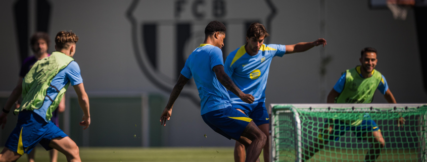 label.aria.barcelonabadge Sesión final antes de los cuartos de final de la Liga de Campeones La plantilla del primer equipo del FC Barcelona se entrena antes del partido de ida contra el Atlético de Madrid en el Spotify Camp Nou Primer equipo label.aria.clock Hace 1 hora