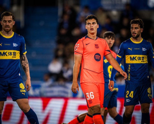 Escudo del FC Barcelona 13 debutantes en La Masia a las órdenes de Flick Álvaro Cortés juega los noventa contra el Alavés y se suma a la lista de jugadores a los que el técnico alemán les ha dado su primera oportunidad Primer equipo Fecha de publicación Hace 1 hora