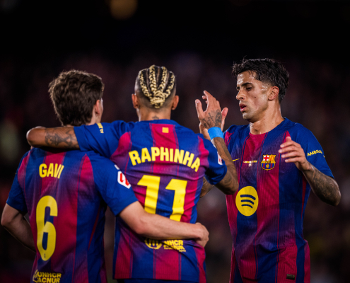 Escudo del FC Barcelona 19 de 19 en casa El equipo de Hansi Flick se lleva la victoria ante el Betis y registra un lleno en casa por primera vez en 66 años Primer Equipo Fecha de publicación Hace 3 horas