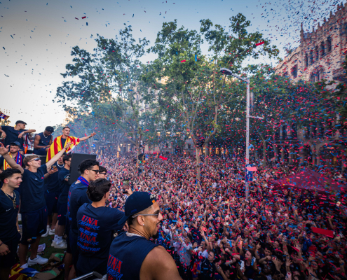 Escudo del FC Barcelona Alegría blaugrana en Barcelona Miles de aficionados se unieron al Barça para una velada de celebraciones tras ganar el título de liga número 29 del club y conseguir la Supercopa de España el pasado enero Primer Equipo Fecha de publicación Hace 42 minutos