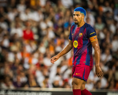 Escudo del FC Barcelona Araujo rumbo al Mundial Marcelo Bielsa nombra al defensa entre sus jugadores del primer equipo norteamericano Fecha de publicación Hace 1 hora