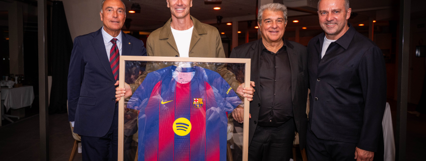 Escudo del FC Barcelona Cena de celebración del primer equipo Plantilla, cuerpo técnico y Junta Directiva compartieron una velada previa al último partido de la temporada contra el primer equipo del Valencia Fecha de publicación Hace 1 hora