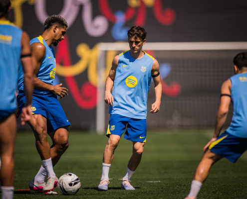 Escudo del FC Barcelona Centrados en el Clásico Primer entrenamiento de los blaugranes de cara al choque del domingo contra el Real Madrid en el Spotify Primer Equipo del Camp Nou Fecha de publicación Hace 51 Minutos