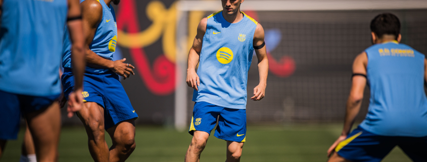Escudo del FC Barcelona Centrados en el Clásico Primer entrenamiento de los blaugranes de cara al choque del domingo contra el Real Madrid en el Spotify Primer Equipo del Camp Nou Fecha de publicación Hace 51 Minutos