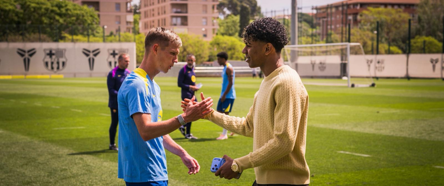 Escudo del FC Barcelona El estímulo del Clásico por parte de Lamine Yamal La estrella lesionada pasa a visitar al equipo en el entrenamiento de cara al gran partido contra el Real Madrid de este fin de semana Primer Equipo Fecha de publicación Hace 35 Minutos
