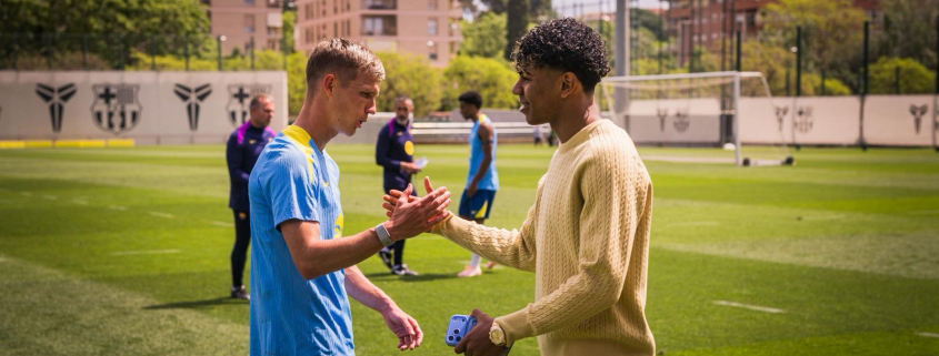 Escudo del FC Barcelona El estímulo del Clásico por parte de Lamine Yamal La estrella lesionada pasa a visitar al equipo en el entrenamiento de cara al gran partido contra el Real Madrid de este fin de semana Primer Equipo Fecha de publicación Hace 35 Minutos