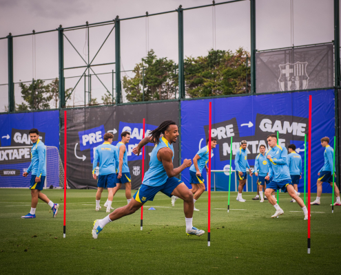 Escudo del FC Barcelona Entrenando pensando en el Betis La plantilla de Hansi Flick entrena en la Ciutat Esportiva con el último partido de la temporada en Spotify Camp Nou en el horizonte Primer equipo Fecha de publicación Hace 1 hora
