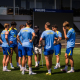 Escudo del FC Barcelona Fermín visita el entrenamiento El centrocampista blaugrana recibe el apoyo de sus compañeros tras el entrenamiento tras su reciente lesión mientras jugaba contra el primer equipo del Betis Fecha de publicación Hace 20 Minutos