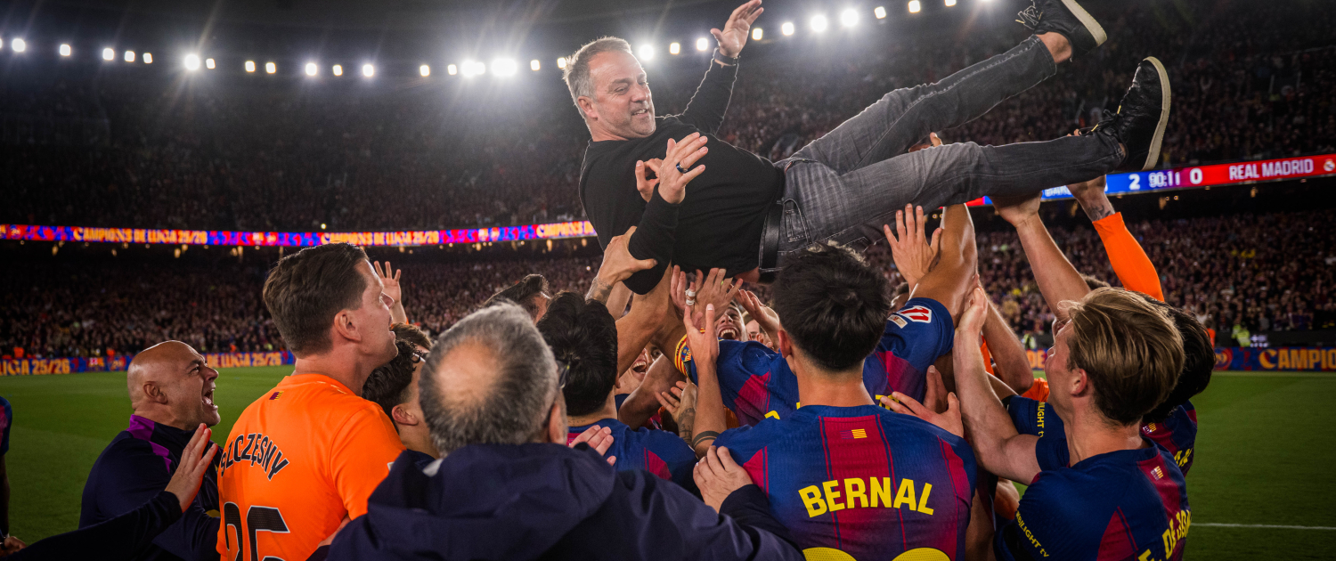 Escudo del FC Barcelona Hansi Flick consigue dos títulos ligueros de dos El técnico alemán del Barça lidera a su equipo hacia la segunda liga consecutiva y se une al selecto grupo de técnicos blaugrana Primer equipo Fecha de publicación Hace 56 minutos
