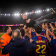 Escudo del FC Barcelona Hansi Flick consigue dos títulos ligueros de dos El técnico alemán del Barça lidera a su equipo hacia la segunda liga consecutiva y se une al selecto grupo de técnicos blaugrana Primer equipo Fecha de publicación Hace 56 minutos