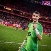 Escudo del FC Barcelona Joan García, cerca del Zamora En una temporada espectacular, el portero ya ha disputado el mínimo de partidos necesarios para optar al trofeo Primer Equipo Fecha de publicación Hace 1 hora