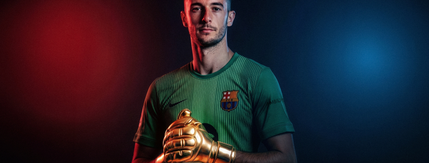Escudo del FC Barcelona Joan García gana el trofeo Zamora El catalán encaja 21 goles en 30 partidos con una media de 0,7 por partido y acaba la temporada como el mejor portero en esa métrica de la competición Primer Equipo Fecha de publicación Hace 53 Minutos