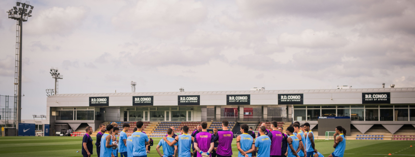 Escudo del FC Barcelona La cuenta atrás continúa Los blaugranas continúan preparando el Clásico con un nuevo entrenamiento en el primer equipo de la Ciutat Esportiva Fecha de publicación Hace 1 hora