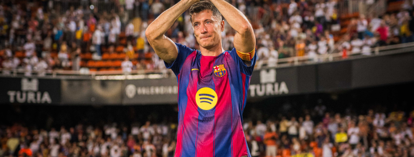 Escudo del FC Barcelona Lewandowski se despide del polaco con 120 goles con una gran goleada en el estadio de Mestalla para redondear sus cuatro años en el primer equipo blaugrana Fecha de publicación Hace 57 minutos