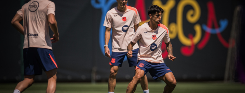 Escudo del FC Barcelona Los campeones de Liga vuelven a los entrenamientos Tras la celebración del título de Liga, el equipo de Hansi Flick vuelve al trabajo en el primer equipo de la Ciutat Esportiva Fecha de publicación Hace 23 Minutos