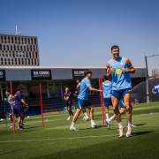 Escudo del FC Barcelona Más entrenamientos de cara al último partido A dos días de visitar Mestalla, el equipo se reúne de nuevo en el primer equipo de la Ciutat Esportiva Fecha de publicación Hace 20 Minutos