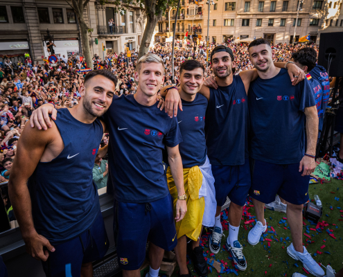Escudo del FC Barcelona Ocho blaugranas irán al Mundial con España Lamine Yamal, Cubarsí, Ferran, Olmo, Pedri, Gavi, Joan García y Eric García, todos listos para estar en el Mundial con la primera selección española Fecha publicada hace 1 hora