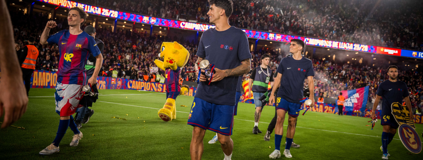 Escudo del FC Barcelona Otro más en la lista de Cancelo El título liguero con el Barça otorga al defensa portugués un título de Liga que acompaña a sus medallas en la Serie A, la Bundesliga y el primer equipo de la Premier League Fecha de publicación Hace 14 horas