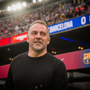 FC. Barcelona: Escudo del FC Barcelona Récords de Flick El Escudo del FC Barcelona Récords de Flick El técnico alemán se queda hasta 2028 tras completar dos temporadas históricas Primer Equipo Fecha de publicación Hace 47 Mins