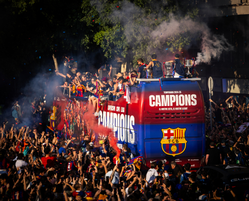 Escudo del club FC Barcelona Desfile de la victoria el lunes La selección masculina saldrá a las calles de Barcelona para celebrar los dos trofeos con aficionados desde el autobús descapotable Primer Equipo Fecha de publicación Hace 46 Minutos