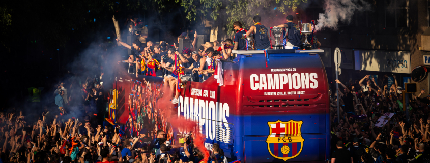 Escudo del club FC Barcelona Desfile de la victoria el lunes La selección masculina saldrá a las calles de Barcelona para celebrar los dos trofeos con aficionados desde el autobús descapotable Primer Equipo Fecha de publicación Hace 46 Minutos
