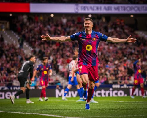 Escudo del club FC Barcelona 'El capítulo más increíble de mi carrera' El delantero polaco anunció su marcha con un emotivo vídeo colgado en sus redes sociales Primer Equipo Fecha de publicación Hace 1 hora