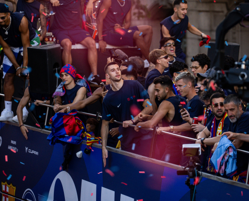 Escudo del club FC Barcelona La Desfile de la Campeona como sucedió Un día fabuloso en el que las celebraciones por los títulos de Liga y Supercopa inundan las calles de Barcelona con los colores blaugrana Primer Equipo Fecha de publicación Hace 1 hora