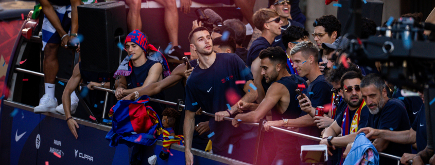 Escudo del club FC Barcelona La Desfile de la Campeona como sucedió Un día fabuloso en el que las celebraciones por los títulos de Liga y Supercopa inundan las calles de Barcelona con los colores blaugrana Primer Equipo Fecha de publicación Hace 1 hora