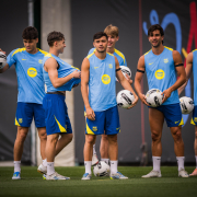 Escudo del club FC Barcelona La plantilla para el Clásico Hansi Flick nombra a los jugadores que podrá convocar para el gran partido contra el primer equipo del Real Madrid Fecha de publicación Hace 1 hora
