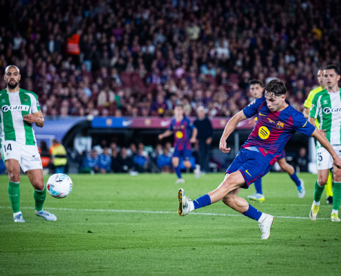Escudo del club FC Barcelona Presentado por asistencia--white Noticias sobre lesiones de Fermín El centrocampista sufre una lesión en el pie en la victoria sobre el primer equipo del Betis Fecha de publicación Hace 7 minutos