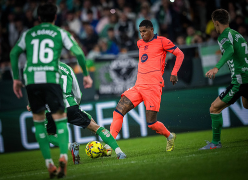 Escudo del club FC Barcelona VISTA PREVIA | Barça-Betis El equipo de Hansi Flick recibe este domingo al Betis en Spotify Camp Nou buscando el 100% en casa en LaLiga y dispuesto a despedirse del primer equipo que se marcha de Robert Lewandowski Fecha de publicación Hace 35 Minutos