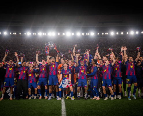 Escudo del club FC Barcelona ¡Campeones de Liga! El campeón de Liga es un equipo que nunca se rinde durante los 90 minutos y durante toda una temporada Primer Equipo Fecha de publicación Hace 5 horas