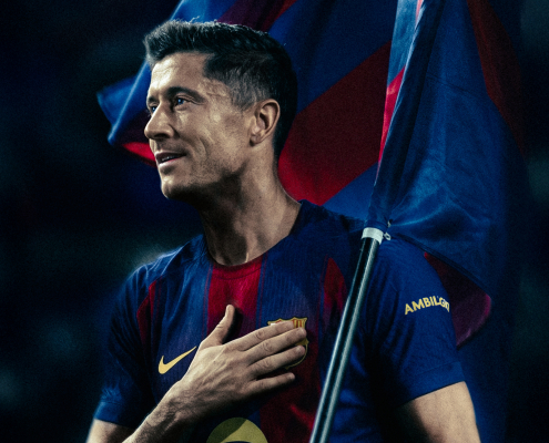 Escudo del club FC Barcelona ¡Gracias, Robert! El delantero polaco describe sus cuatro temporadas en el club como "el capitulo mas increible" de su carrera Primer Equipo Fecha de publicación Hace 41 Mins