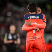 FC. Barcelona: Escudo del FC Barcelona Dorsales de la camiseta Escudo del FC Barcelona Dorsales de la camiseta del FC Barcelona en el Mundial Conoce qué dorsales lucirán nuestros jugadores en el torneo de este verano Primer Equipo Fecha de publicación Hace 59 Mins