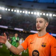 Escudo del FC Barcelona Joan García con la mejor parada de LaLiga El portero catalán da una lección magistral en Cornellà y su parada a Pere Milla es considerada la mejor de la temporada Primer Equipo Fecha de publicación Hace 14 horas