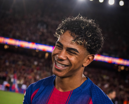 Escudo del FC Barcelona Lamine Yamal, jugador de la temporada de LaLiga El delantero de La Masia ha sido el centro de atención durante toda la temporada, desempeñando un papel clave en la conquista del título con 16 goles, 11 asistencias y momentos mágicos Primer Equipo Fecha de publicación Hace 1 hora